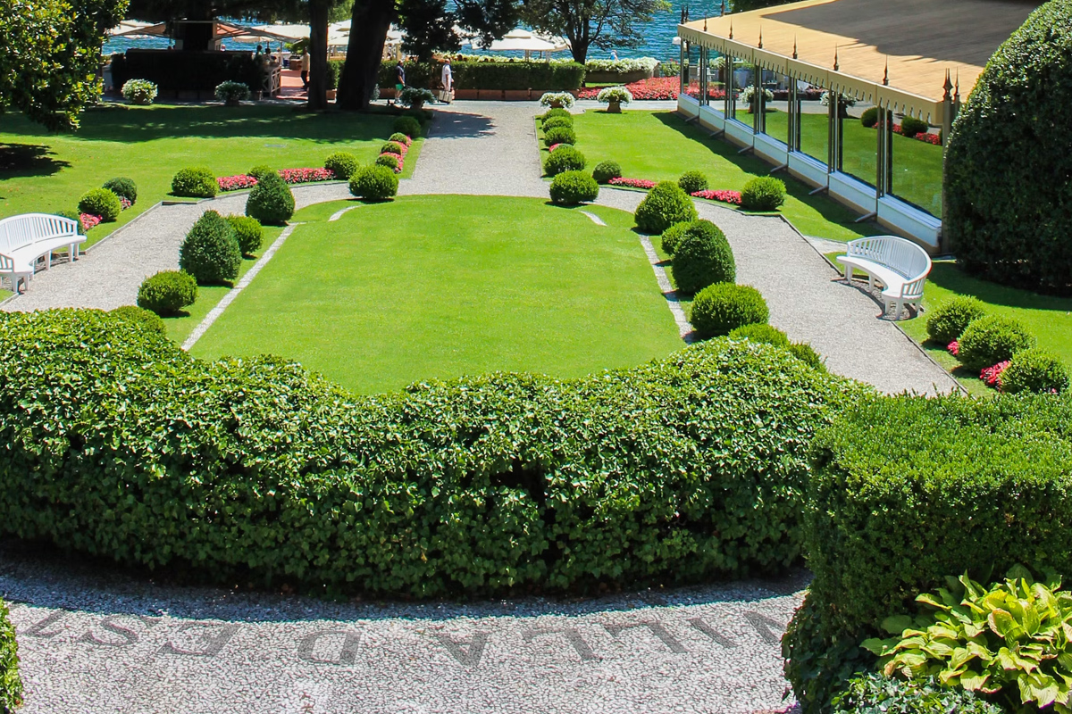 Stunning villa garden created by Yad Al Ma